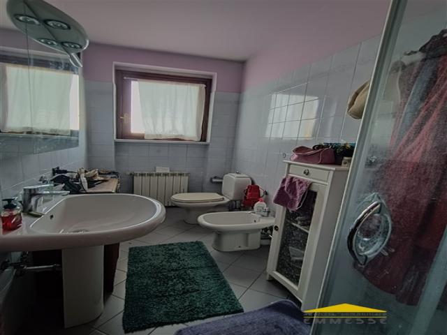 Appartamenti in Vendita - Appartamento con garage in vendita a marina di massa