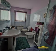 Appartamenti in Vendita - Appartamento con garage in vendita a marina di massa
