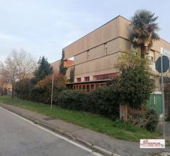 Case - Capannone con annesso appartamento a cornaredo