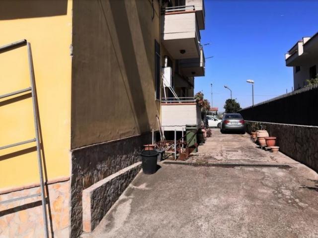 Appartamenti in Vendita - Locale commerciale posto al piano rialzato