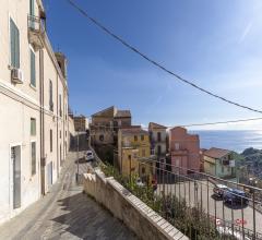 Vs956 - ali' sup. pressi duomo, semindipendente su due livelli, buone condizioni