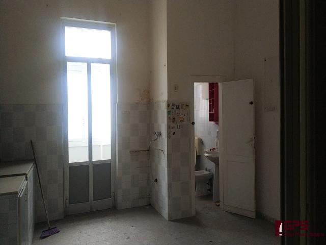 Appartamenti in Vendita - Quadrilocale da ristrutturare, primo piano, libertà, bari