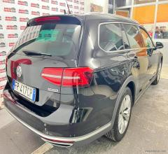 Auto - Volkswagen passat var. 2.0 tdi 190 cv dsg highl.bmt