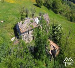 Case - Antico casale panoramicissimo con 22 ettari di terreno