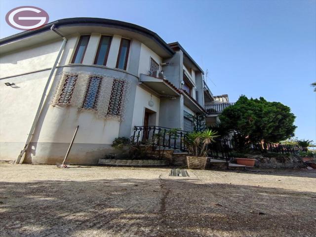 Appartamenti in Vendita - Villa in vendita a taurianova centrale