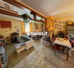 Case - Abitazione su due livelli con locale deposito al piano terra in vendita a noha