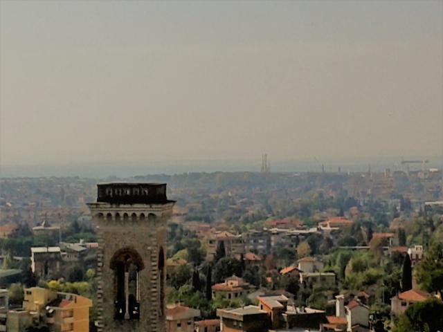 Appartamenti in Vendita - Indipendente vista mare