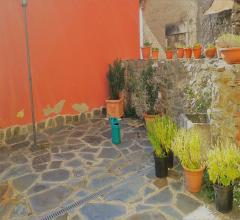 Appartamenti in Vendita - Indipendente vista mare