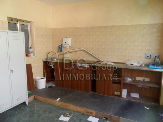 Case - Ampio locale commerciale e artigianale