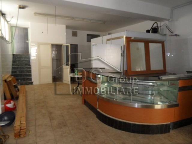 Case - Ampio locale commerciale e artigianale