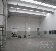 Case - Capannone 1113mq altezza 6.5mt, con uffici e corte privata