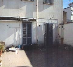 Appartamenti in Vendita - Immobile indipendente con ampio terrazzo centro città