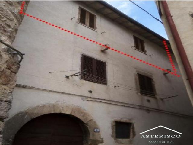 Appartamento con magazzino - loc. piedipaterno - via nursina nn. 20 e 30 - vallo di nera (pg)