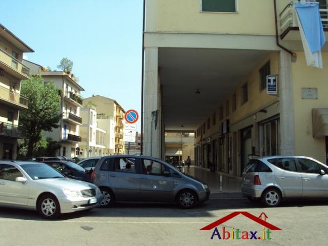Case - Arezzo uffici / negozio mq 255