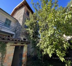 Case - Rustico in sasso con giardino