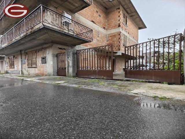 Appartamenti in Vendita - Appartamento in vendita a cittanova zona semicentrale