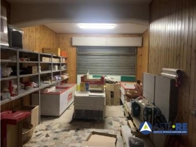 Case - Negozio e due appartamenti in via r. beneventi n. 21 e 25, lama mocogno (mo) fraz. borra -