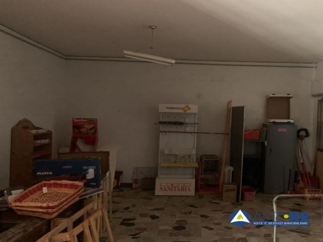 Case - Negozio e due appartamenti in via r. beneventi n. 21 e 25, lama mocogno (mo) fraz. borra -