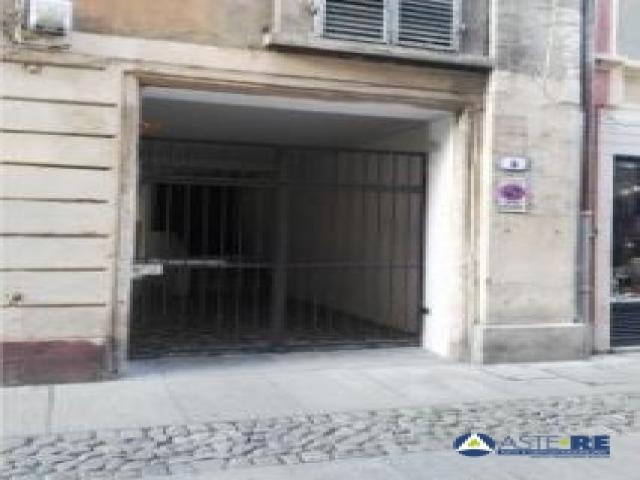 Case - Appartamento mansardato al piano 5°. situato nel comune di modena (41121) , in via badia n. 8