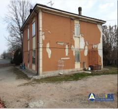 Case - Fondo agricolo con abitazione e terreni in via perossaro n.1185, san felice sul panaro (mo)