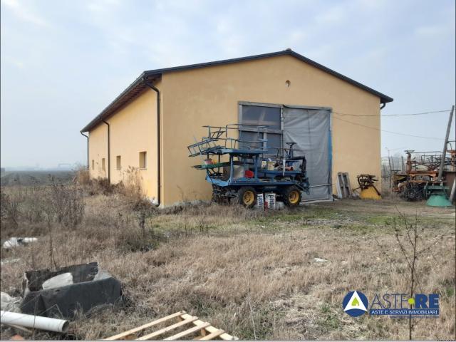 Case - Fondo agricolo con abitazione e terreni in via perossaro n.1185, san felice sul panaro (mo)