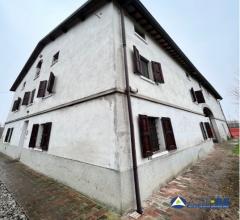 Compendio immobiliare a modena,uffico, magazzino ,autorimessa in  via martiri delle foibe