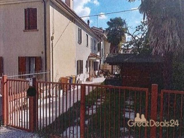 Porzione centrale con corte esclusiva - via fonderia n.21 Case - Porzione centrale con corte esclusiva - via fonderia n.21