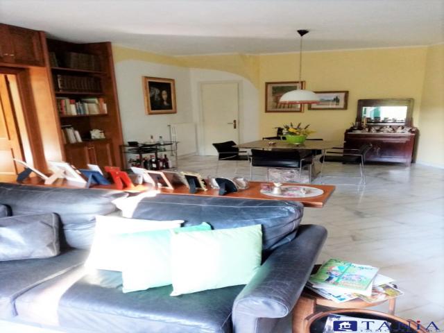 Appartamenti in Vendita - Villa con grande giardino a marina di carrara rif 4167