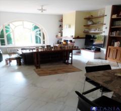 Appartamenti in Vendita - Villa con grande giardino a marina di carrara rif 4167