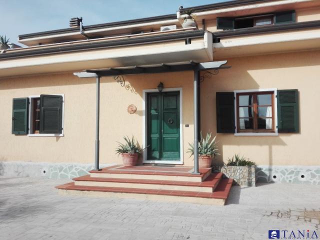 Villa indipendente avenza  rif 2787