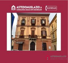 Case - Appartamento con annessa cantina in palazzina signorile
