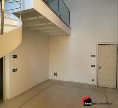 Case - Thiene appartamento duplex con terrazzo abitabile e garage in contesto di quattro unita' abitative