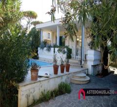 Case - Villino unifamiliare con giardino e piscina