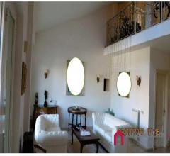 Case - Villino unifamiliare con giardino e piscina