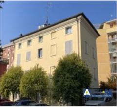 Case - Appartamento al p.2 in via emilia est n. 343, modena