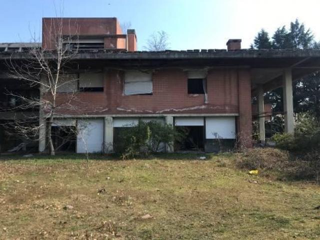 Case - Villa e appartamento in stato di abbandono