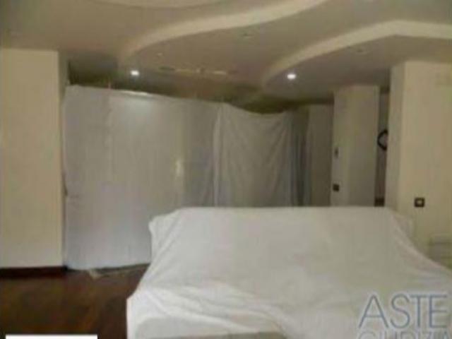 Case - Appartamento su due livelli con box auto e cantina
