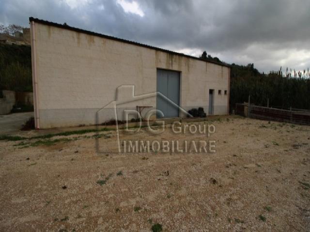 Case - Magazzino agricolo con terreno
