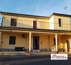 Case - Villa con giardino a corbetta