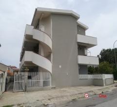 Case - Tonnarella, a due passi dal mare, bilocale con giardino ,in residence, uso estivo