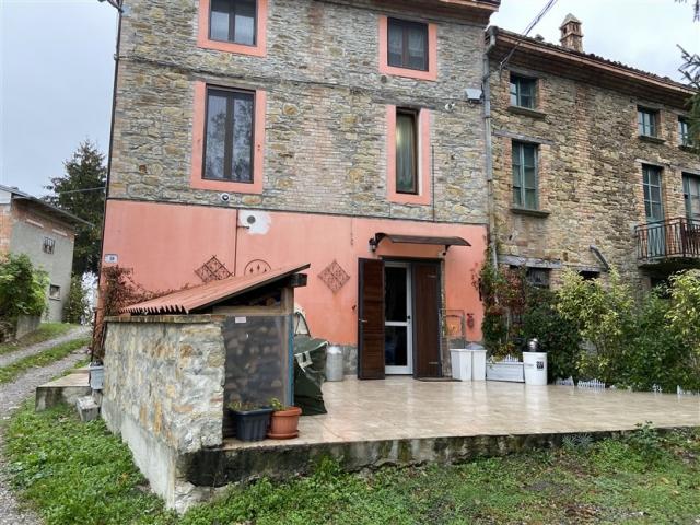 Case - Rustico ristrutturato con giardino a pellegrino parmense