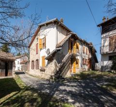 Case - Rustico/ casale ampie dimensioni  in sassi con terreno 8 ha