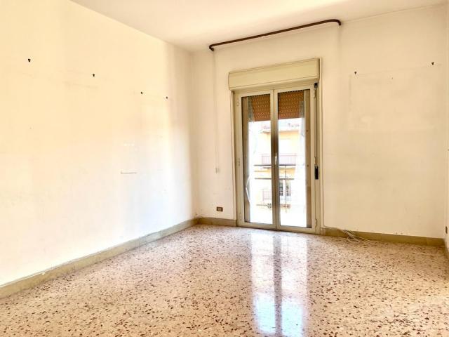 Vendita appartamento via luigi palomes.
