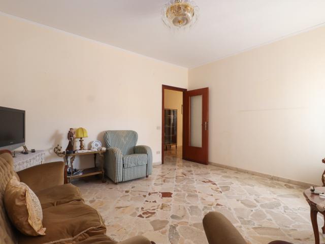 Appartamenti in Vendita - Zona oreto - trilocale piano alto.
