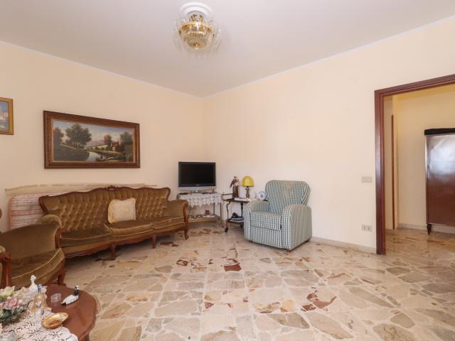 Appartamenti in Vendita - Zona oreto - trilocale piano alto.
