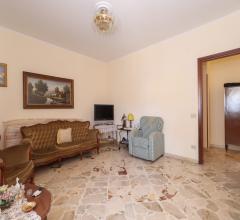 Appartamenti in Vendita - Zona oreto - trilocale piano alto.