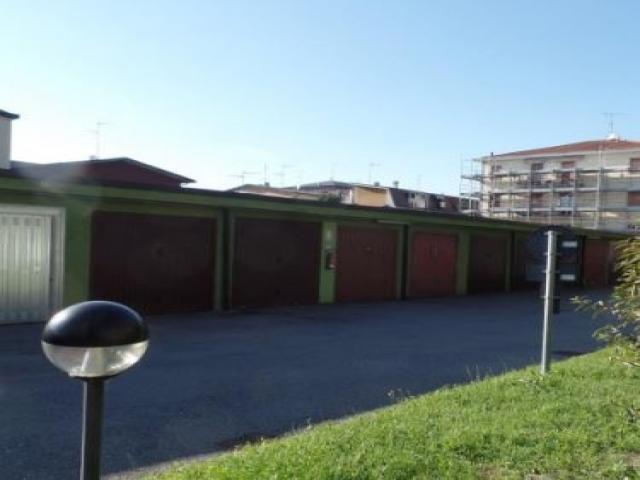 Case - Garage o autorimessa - via togliatti 14