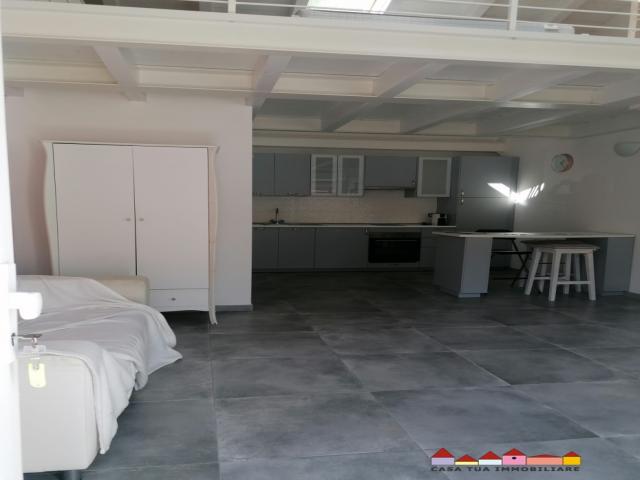 Appartamenti in Vendita - Carrara grazioso loft arredato