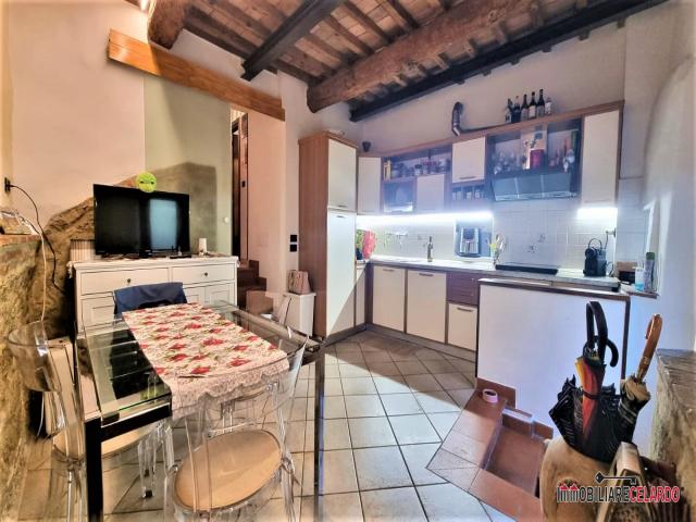 Case - Appartamento in zona semicentrale