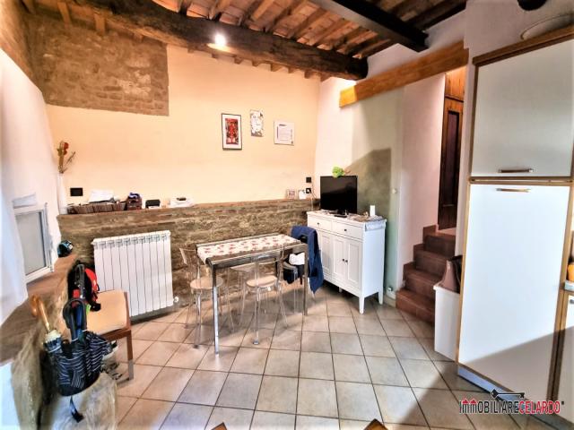 Case - Appartamento in zona semicentrale